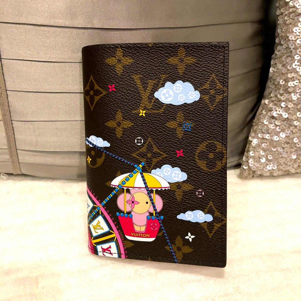 NWT Louis Vuitton Christmas 2020 passport cover